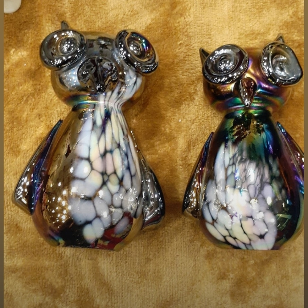 Lot of 2 Iridescent glass owls. Paperweight decorative multicolor